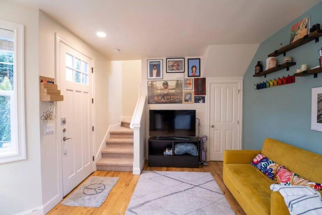 Adorable Cozy House With Parking And Loft! Villa Seattle Exteriör bild