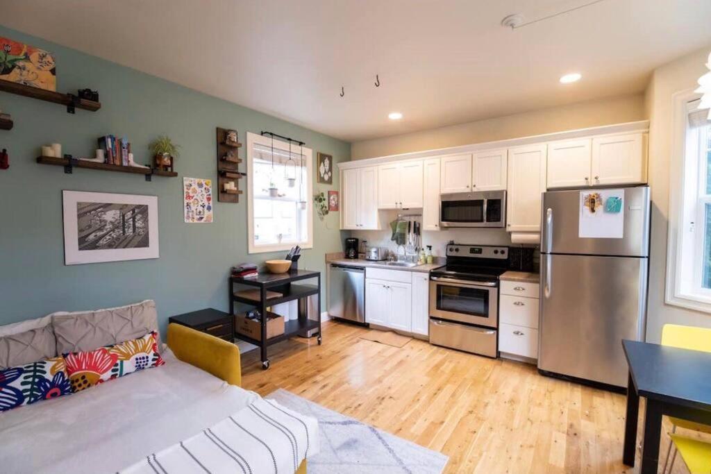 Adorable Cozy House With Parking And Loft! Villa Seattle Exteriör bild