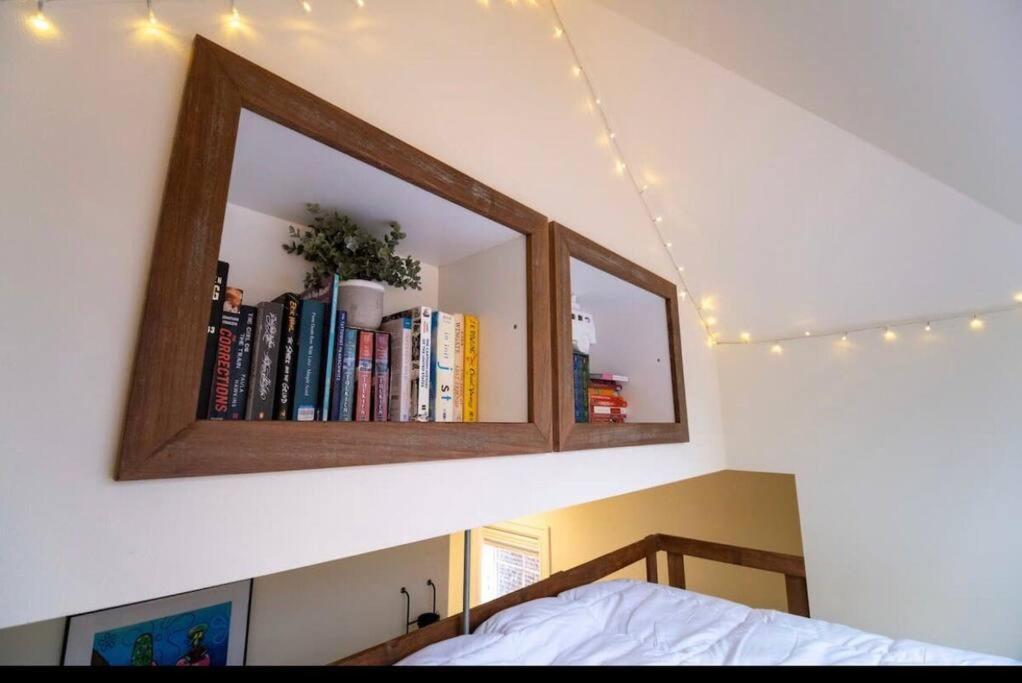 Adorable Cozy House With Parking And Loft! Villa Seattle Exteriör bild