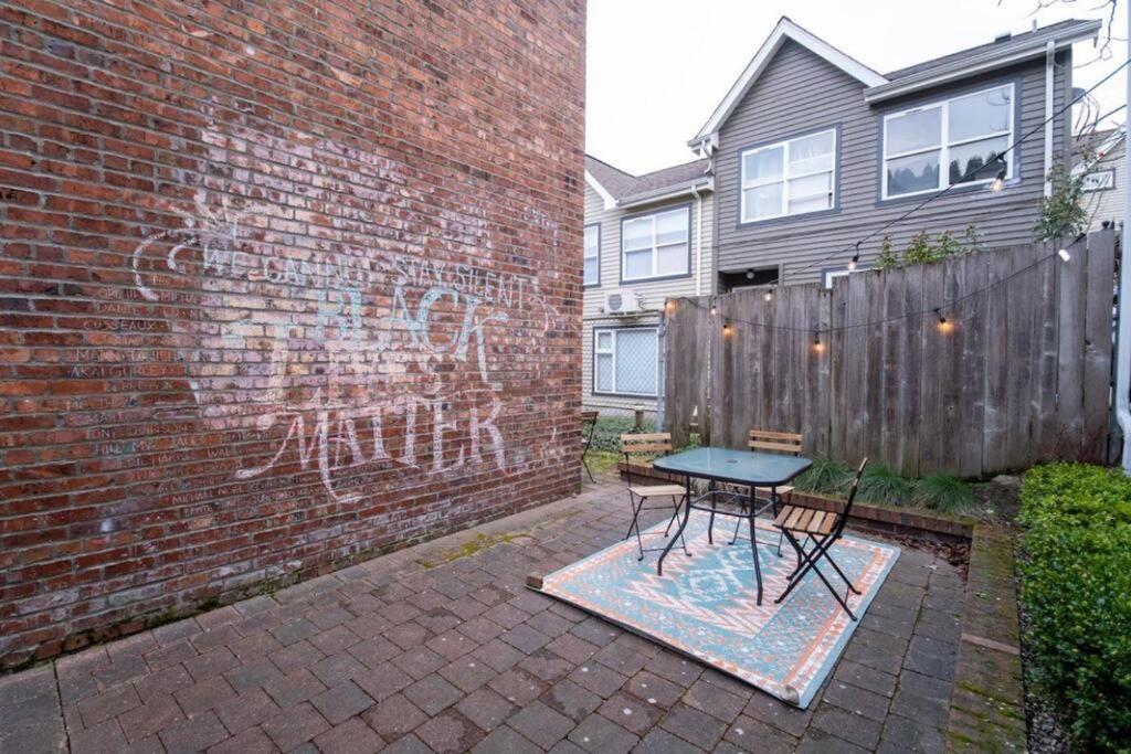 Adorable Cozy House With Parking And Loft! Villa Seattle Exteriör bild