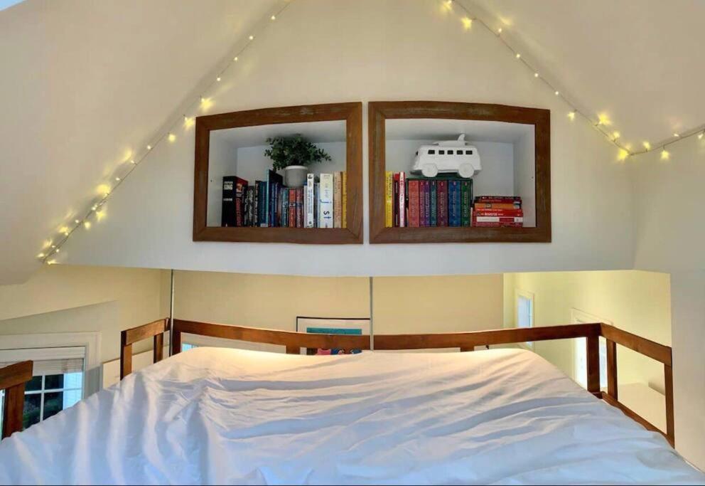 Adorable Cozy House With Parking And Loft! Villa Seattle Exteriör bild